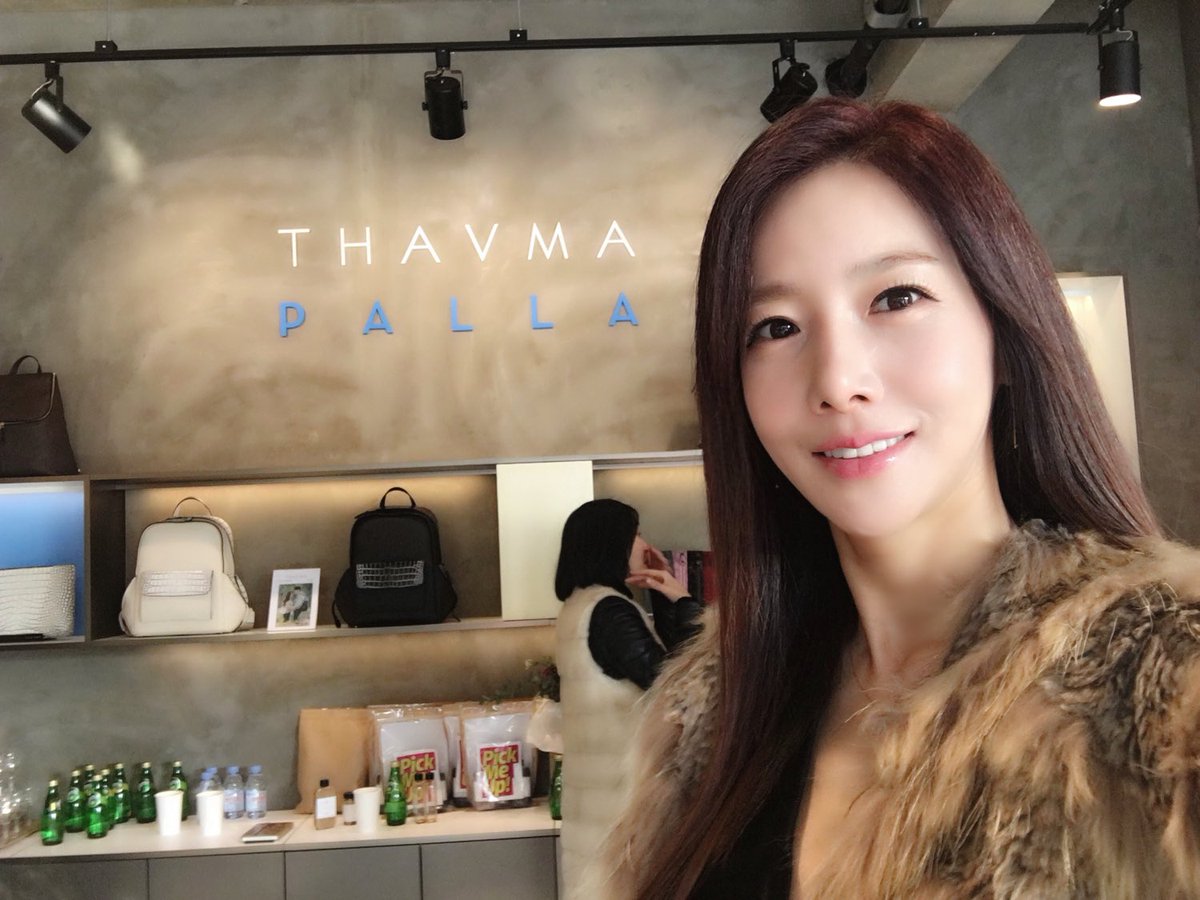 iriskimhj's tweet photo. #THAVMA #PALLA #삼청동샵 #opening 😍넘 애정하는 타마백💗
.
#타마백 #팔라백 #스타일리쉬 #명품백 #가죽최고 #마감일품 #디자인굿 #예쁜건물 #득템 #스타일리스트 #실용적 #가로수길 #화동 #삼청동 https://t.co/V3UOtETQhM