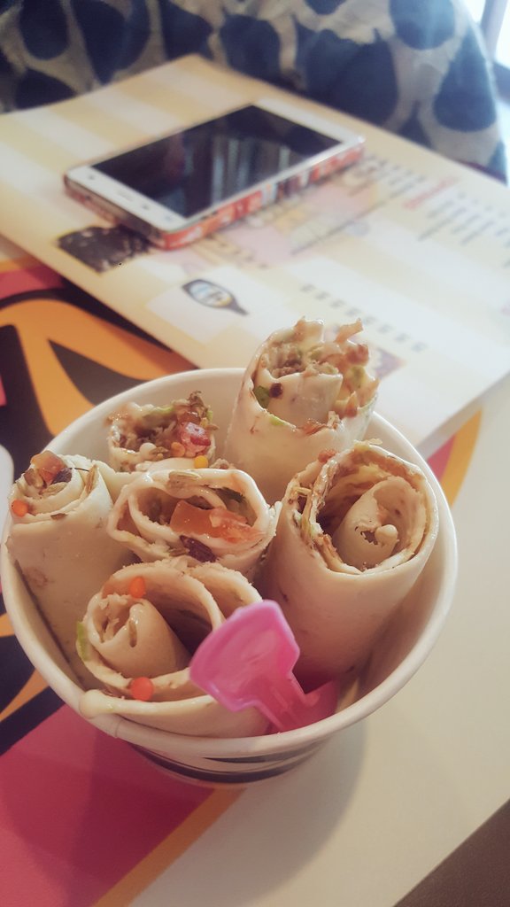 Sharanyashettyy's tweet photo. This was had today.. yummy yummy yummy. Cream roll ice cream flavors #BanarasPaan #FerreroRocher #GuavaChilli 😍 https://t.co/85W0PRkDdq