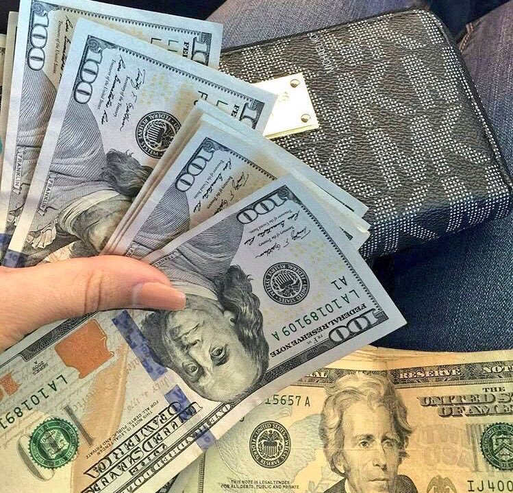 AintChuLexi's tweet photo. Thanks boo can’t wait for 12:00 so I can buy my mother’s gift Black Friday 😊😄😍 @ShianneDenay https://t.co/MBVIgaqhw7