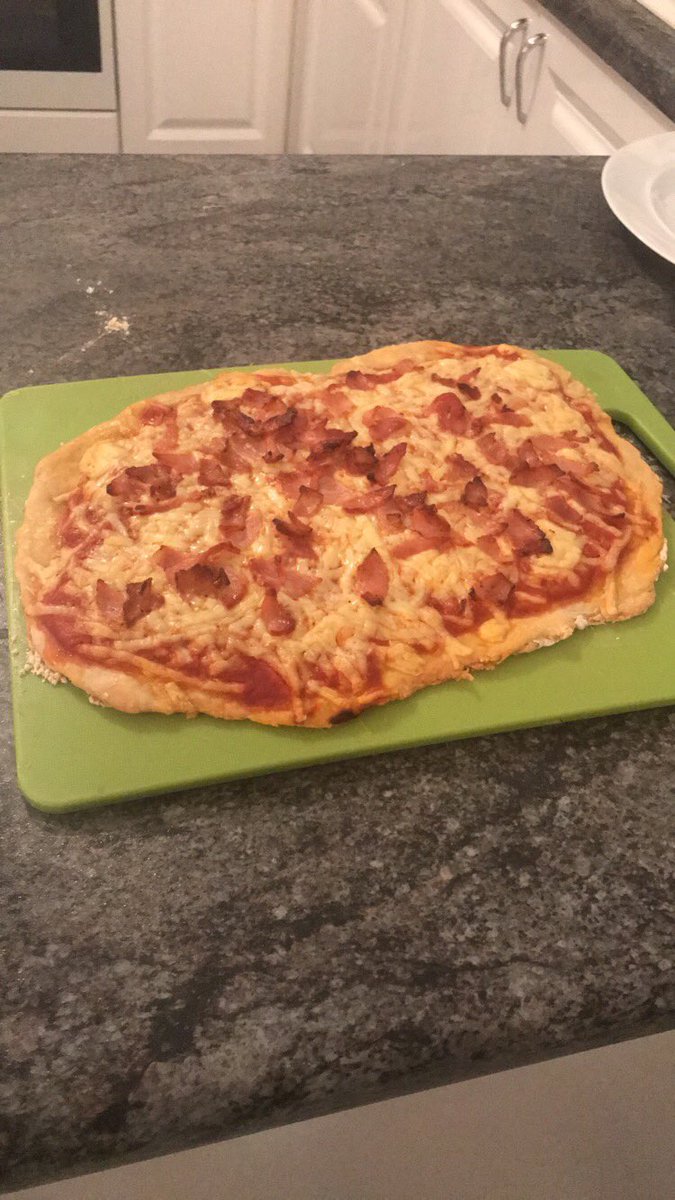 maryyacooper's tweet photo. I cooked this Pizza by myself for dinner #pizza #cooking #cookathome #pizzacooking https://t.co/Gw4NUkgSfN