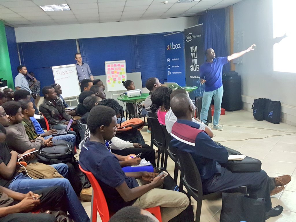 OutboxHub's tweet photo. Mutembesa from .@CoCIS AI Lab presents how they use #ArtificialIntelligence on crop disease surveillance. #MachineLearning #WhatWeSolve .@intel .@IntelNervana .@PulseLabKampala https://t.co/dYq4MvPokW