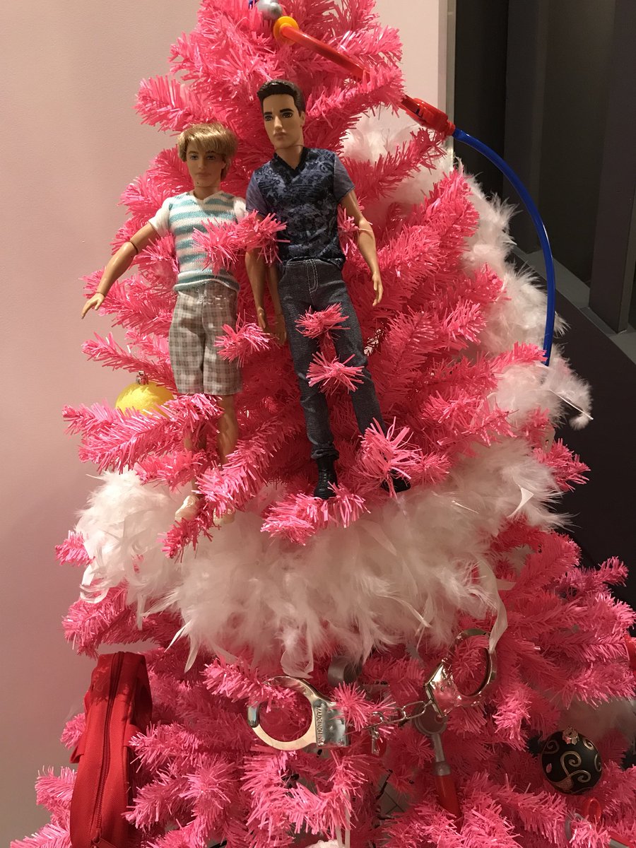 Le190_Paris's tweet photo. Notre sapin 2017 est déjà prêt! #Le190 https://t.co/e3B7x1W0T1