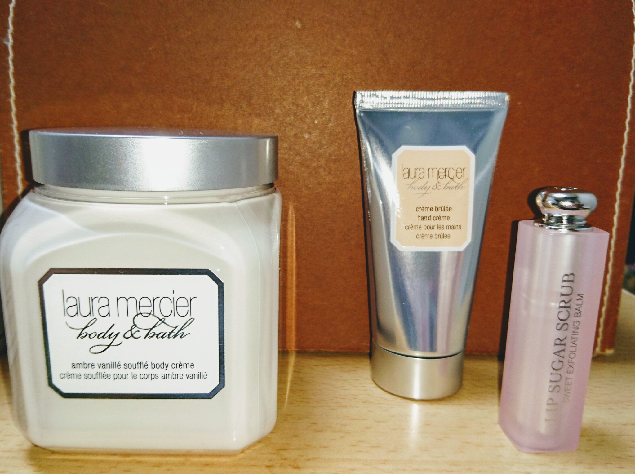 ちえまる Sur Twitter 横浜そごうにローラメルシエがあって 買っちゃいました ホイップドボディクリームはアンバーバニラ ハンドクリームはクリームブリュレです リップはdiorのスクラブ マキシマイザーのリピは迷って保留 ローラメルシエ アンバーバニラ