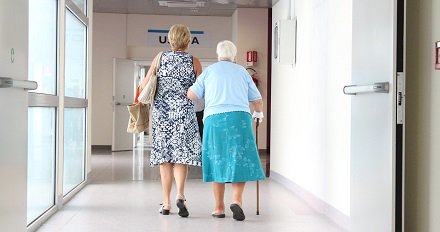 ThamesValleyFHT's tweet image. It takes a community to prevent a fall -- our occupational therapists can help! #PreventFalls2017 #FallPrevention @OSOTvoice