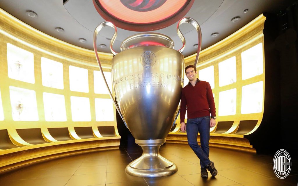 KAKA's tweet photo. Casa Milan casa mia #weareacmilan https://t.co/dYnwOuCjWO