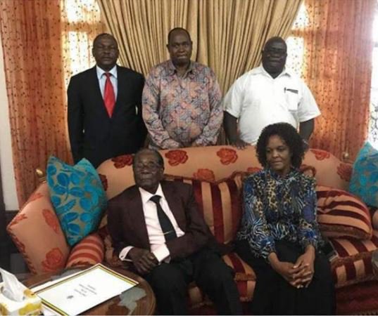 Plufix's tweet photo. First photo of Robert Mugabe and his wife after his resignation https://t.co/UndtQjUlsd https://t.co/RiAb8sDlDI