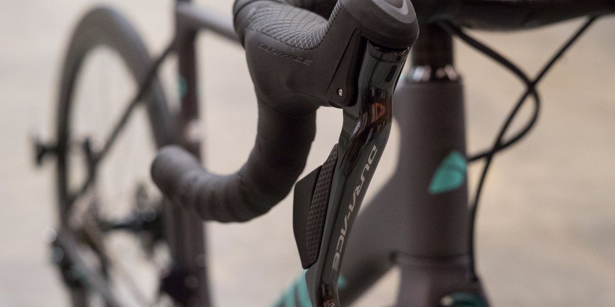 CompCyclist's tweet photo. Happy Thanksgiving! This week our #ccbikeoftheweek is one of our newest road disc offerings from Factor Bikes.
Frame: @FactorBikes O2 Disc
Wheels: Black Inc. Fifty C Disc
Drivetrain: Shimano Dura-Ace 9170
Crank: Quarq DFour91
Shop Factor here: short.url/aBcXyZ https://t.co/jK6hugpJtJ