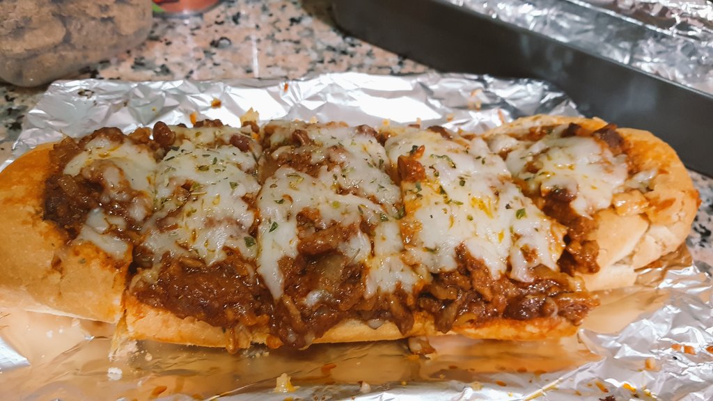 drewmeldoeslife's tweet photo. My Own Version STUFFED FRENCH BREAD with MEAT and CHEESE #Thanksgiving #stuffed #French #bread #meat #cheese #oregano #mrschef #FoodMattersLive2017 #FoodMattersLive #Foodies #mrshildebrandtkitchendiary https://t.co/8oWXQYlQIn