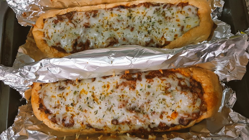 drewmeldoeslife's tweet photo. My Own Version STUFFED FRENCH BREAD with MEAT and CHEESE #Thanksgiving #stuffed #French #bread #meat #cheese #oregano #mrschef #FoodMattersLive2017 #FoodMattersLive #Foodies #mrshildebrandtkitchendiary https://t.co/8oWXQYlQIn