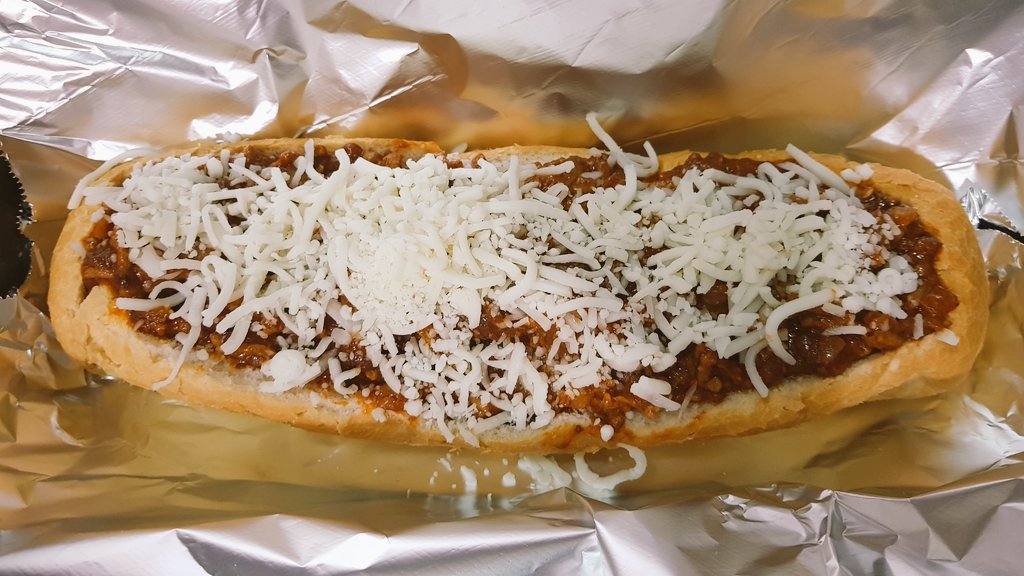drewmeldoeslife's tweet photo. My Own Version STUFFED FRENCH BREAD with MEAT and CHEESE #Thanksgiving #stuffed #French #bread #meat #cheese #oregano #mrschef #FoodMattersLive2017 #FoodMattersLive #Foodies #mrshildebrandtkitchendiary https://t.co/8oWXQYlQIn