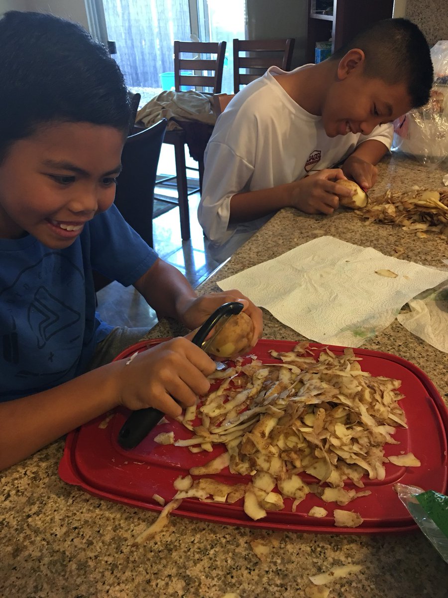 JACaguioa's tweet photo. Thanksgiving mashed potatoes in progress#TDayCBS https://t.co/zW8DYqgyBZ