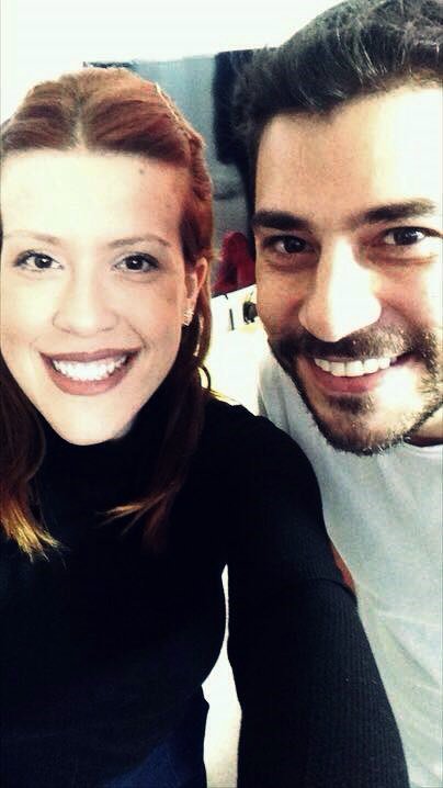 WundermanBrasil's tweet photo. Direto de Londres! Daqui a pouco, a partir das 19h, tem Live com o @evaristocosta para a #BlackFriday do @Pontofrio. A nossa redatora Mariella já está lá com ele. Fique ligado! https://t.co/RbxPgmQCo8