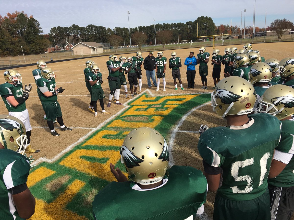 BoostersNHS's tweet photo. These boys are thankful to be practicing on Thanksgiving for the 6th year in a row!! 🏈💚💛🏈 #3rdround #2astateplayoffs #thankful https://t.co/rD2Glq0oD4