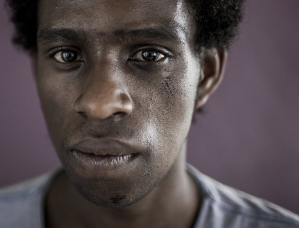 UOL's tweet photo. MP: omissão de seguranças diante de espancamento revela "lado mais perverso do racismo" https://t.co/3YIIWeXgLC https://t.co/fyqEzv6x6a