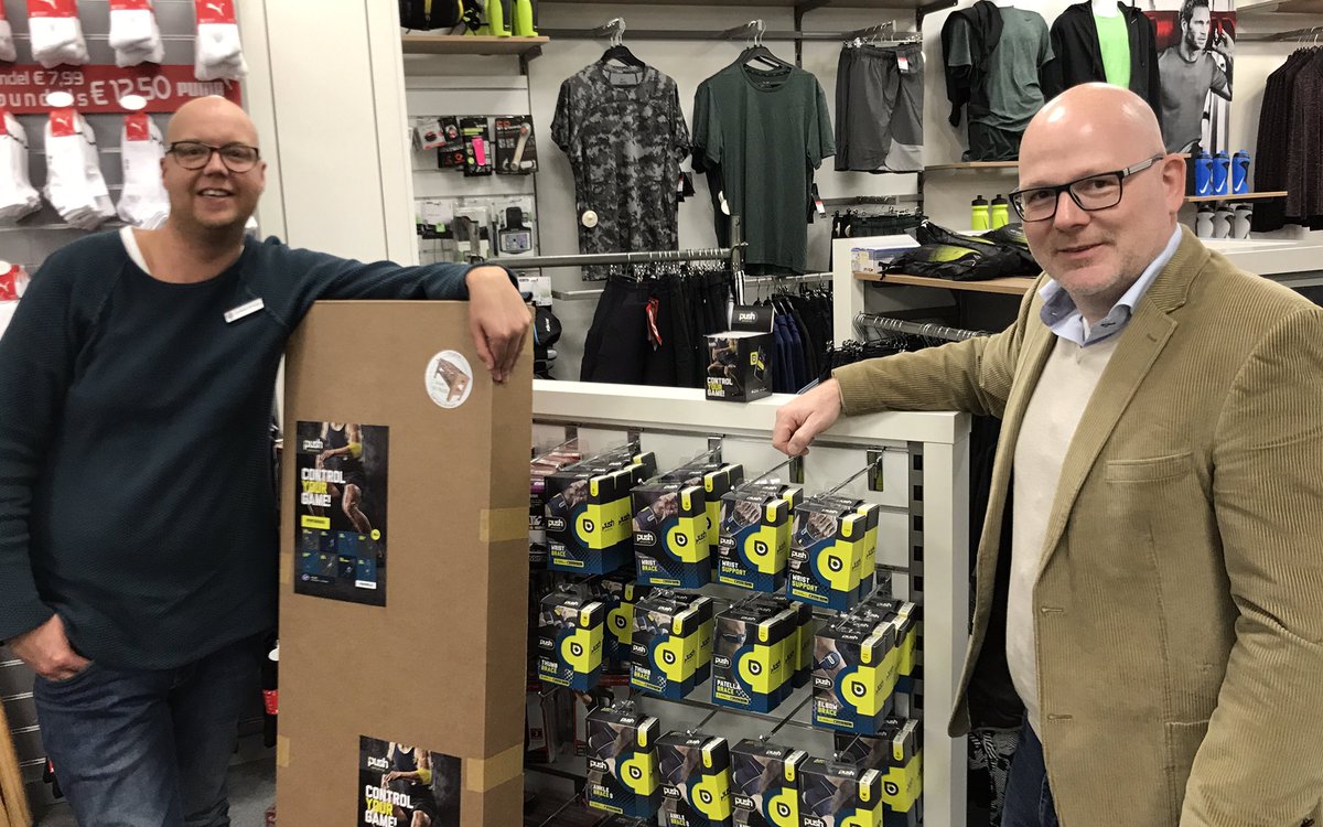 Piri_Sport's tweet photo. Claus Sport2000 in Doetinchem is de winnaar van de Push Sports Oranje Leeuwinnen actie! De voetbaltafel staat hier vanaf morgen in de kantine! Gefeliciteerd met jullie prijs! #PushSports #Pushbraces #Sport2000 #Doetinchem https://t.co/JisvJrKf8H