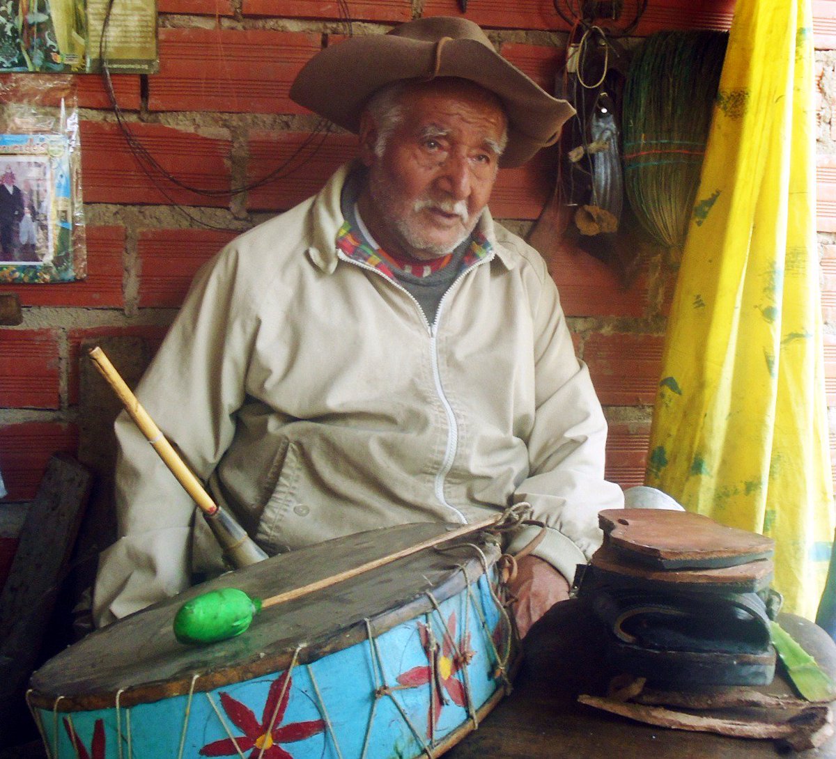 CarlaMirandaC1's tweet photo. Don Justo Soto Lazo, cañero reconocido por promesantes de la fiesta grande de Tarija como lo es San Roque 
#PeriodismoDigitalUPDS 
#estoesTarija 
#sanroque 
#personajestarijeños
#apoyandolaculturademitierra https://t.co/mu1e65qR7A