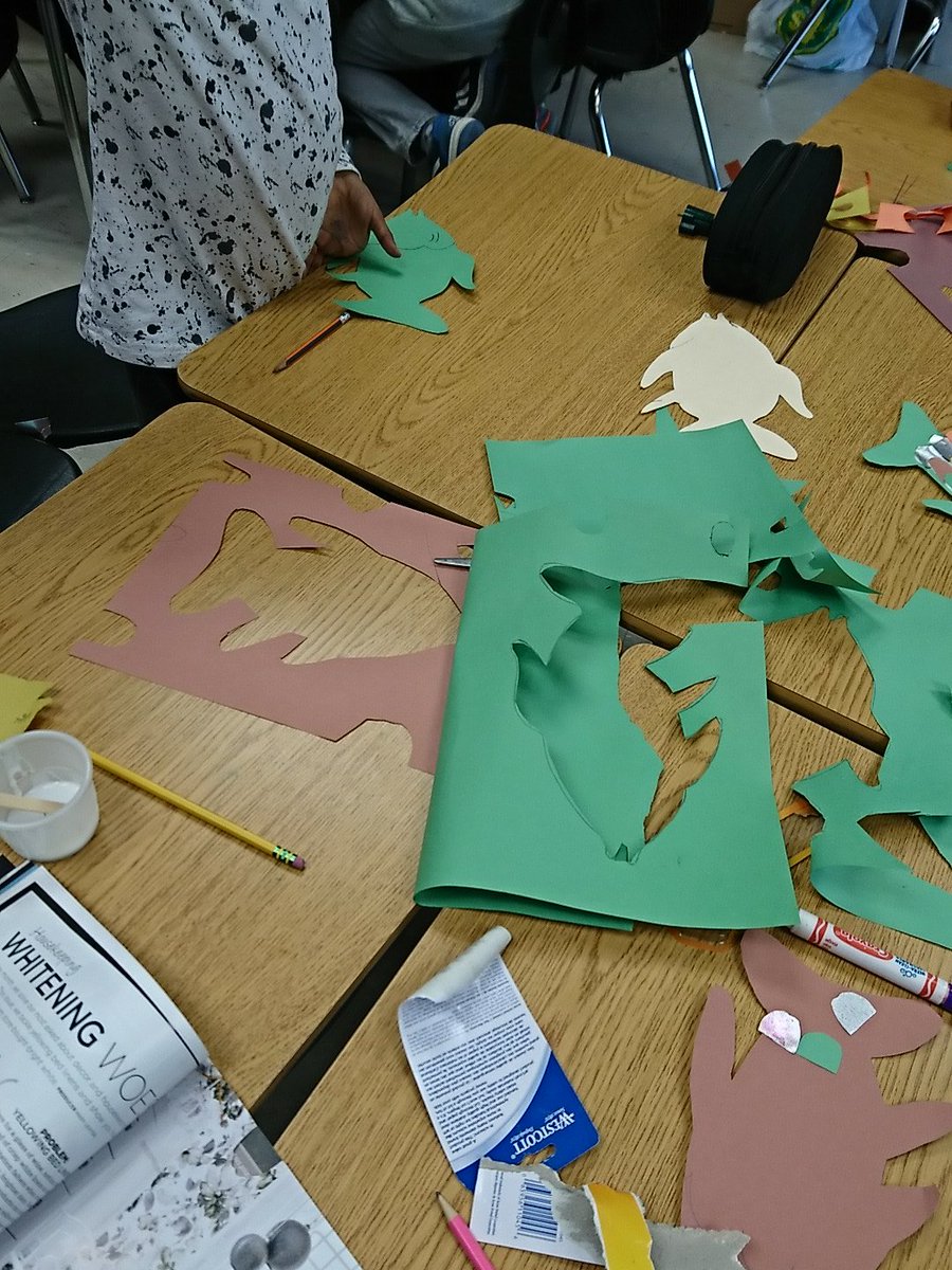 MrsCs3s's tweet photo. Creating our #chooseACTION bulletin board. #productivenoise #productivemess https://t.co/eTjpTntOze