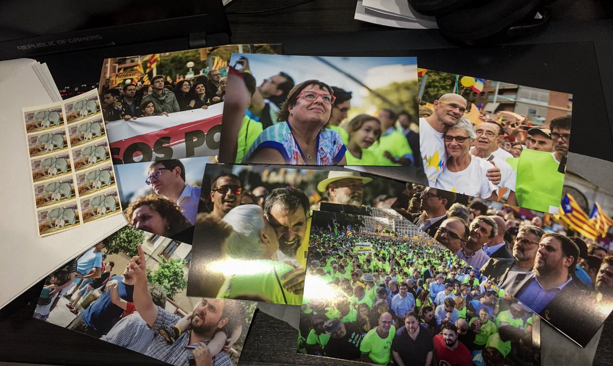 marcpuigperez's tweet photo. Mai hauria pensat que enviaria cartes i fotos als polítics que estan a la presó per defensar les meves idees...😢😢 molta ràbia. #LlibertatPresosPolítics #NoEsteuSols https://t.co/t2hpDMTRTN