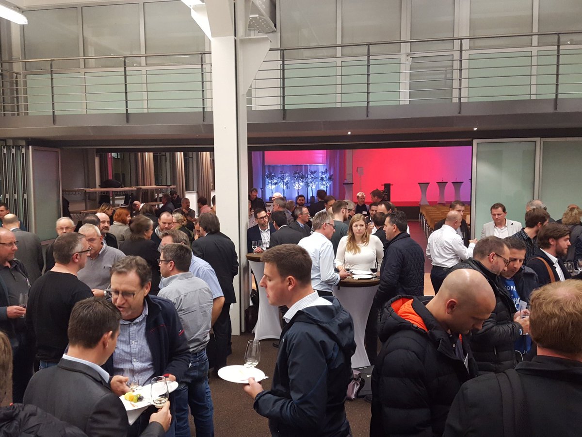 SIGAB_ch's tweet photo. Der erste #Glastermin ist schon fast wieder Geschichte. Leider hatte es nicht genügend Plätze für alle Interessierten. Nächstes Mal im 2019 sorgen wir für mehr Platz – versprochen. https://t.co/8DZdHHiQ0z