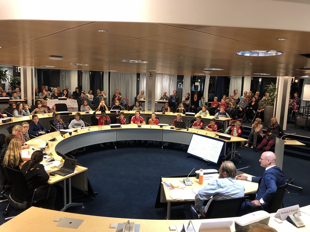 De Kindergemeenteraad is geopend onder leiding van de burgemeester <a href="/Jan_Nieuwenburg/">Jan Nieuwenburg</a>. Organisatie door <a href="/ProDemos/">ProDemos - Huis voor democratie en rechtsstaat</a> en <a href="/RaadHoorn/">Gemeenteraad Hoorn</a>.