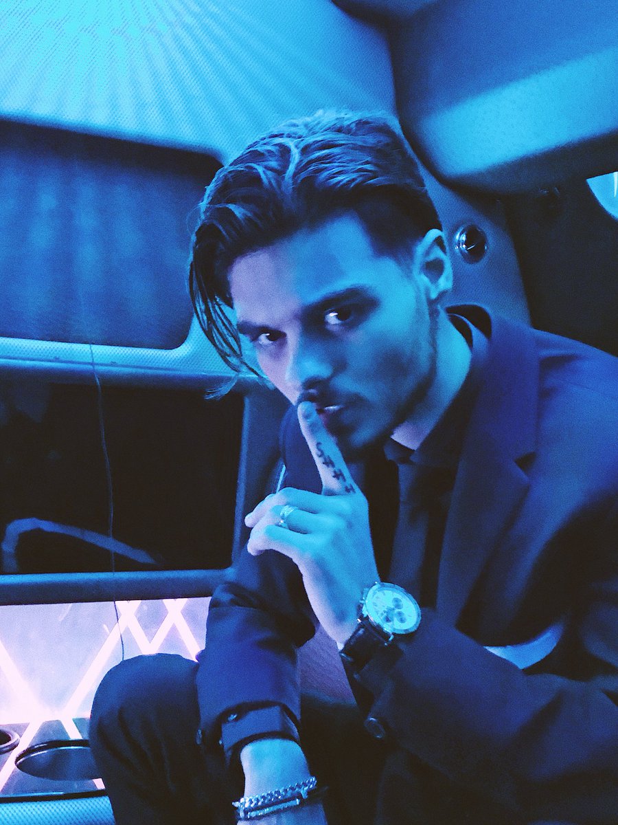 Videoclips_AM's tweet photo. QUEDA 1 DÍA PARA ESCUCHAR #HablameBajito 
El videoclip saldrá el 1 de diciembre, no lo olvidéis🙏
@AbrahamMateo #abrahammateo #Shhhh https://t.co/aZyegMozWx
