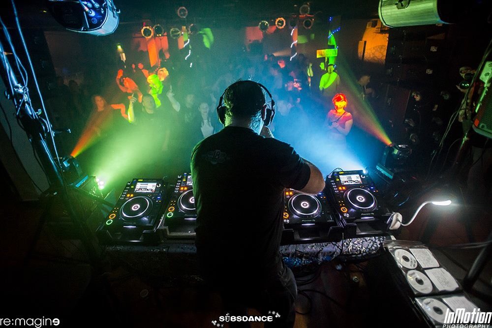 the drumand bass master heating it up at throwdown 3 in Baltimore Maryland this past weekend.