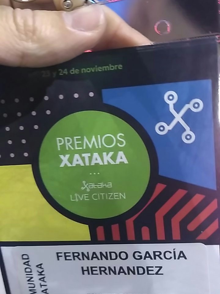 leefrikiheavy's tweet photo. #Asusbattle #Asuszen estoy en los premios Xataka dando de leches en un juego de Tuitah de robots. https://t.co/U05Bg75oxa