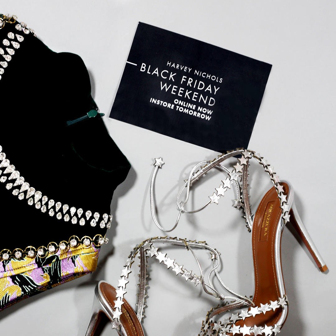 HarveyNichols's tweet photo. IT'S HERE! Shop 25% off fashion, shoes, accessories + kidswear + 10% off beauty + homeware online NOW + instore tomorrow! 🎉 🎉 Plus, Rewards members receive free delivery until Monday! 🙌 Shop now! #BlackFridayWeekend

https://t.co/uAUAYd7AQi https://t.co/BMZOUYtEYS