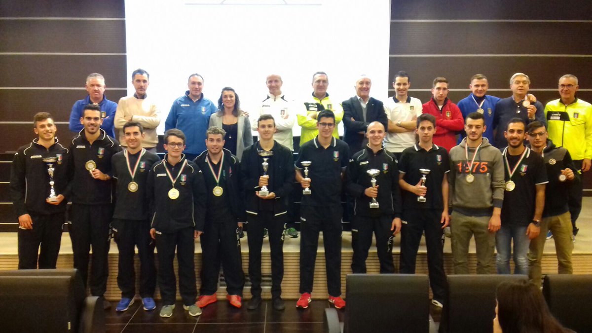 AIA_it's tweet photo. All #atleticday promosso dal @CRAUMBRIA premiati i migliori 
#arbitri di Eccellenza, Promozione, Prima categoria, Seconda categoria e junior talent  sezionali. Ospite il viceresponsabile del #SettoreTecnico #AIA Francesco #Milardi https://t.co/7YHjv2XvVg