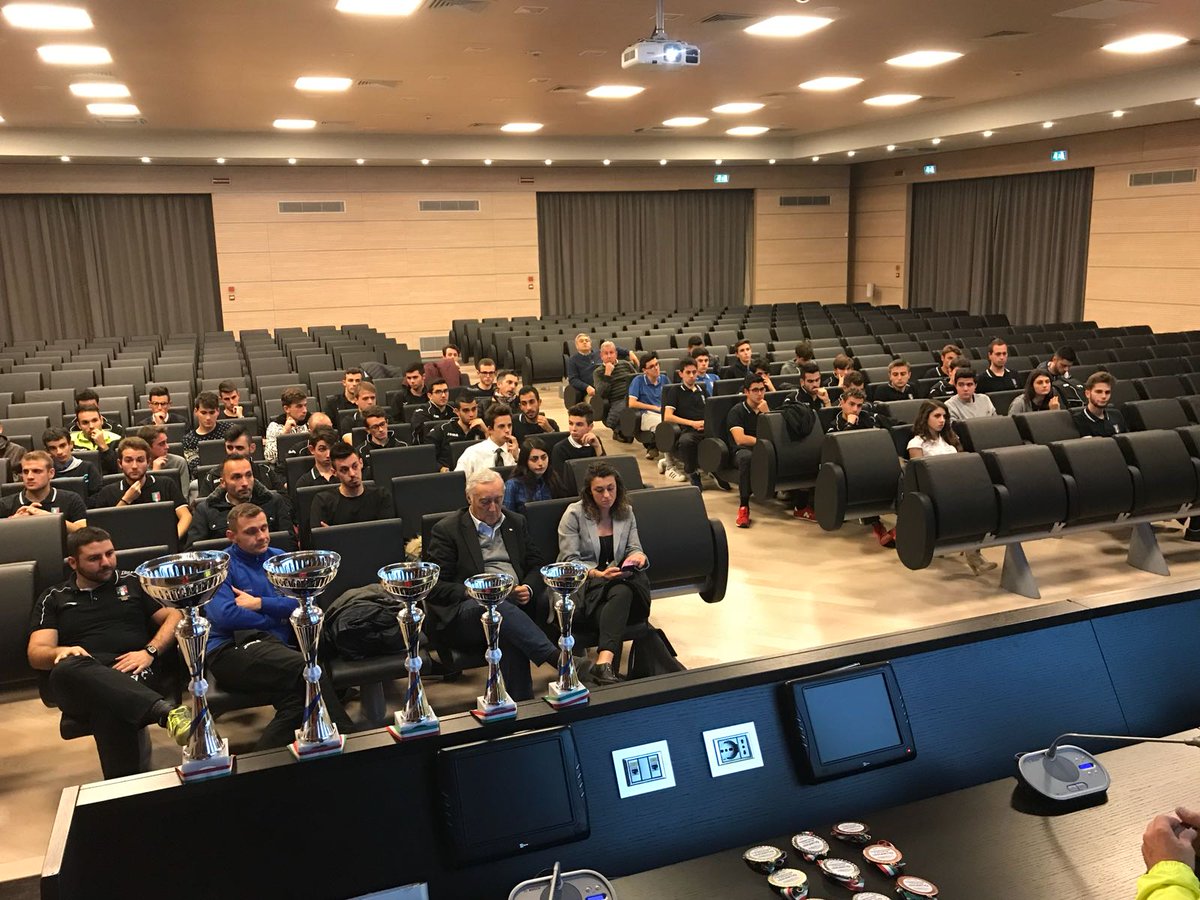 AIA_it's tweet photo. All #atleticday promosso dal @CRAUMBRIA premiati i migliori 
#arbitri di Eccellenza, Promozione, Prima categoria, Seconda categoria e junior talent  sezionali. Ospite il viceresponsabile del #SettoreTecnico #AIA Francesco #Milardi https://t.co/7YHjv2XvVg