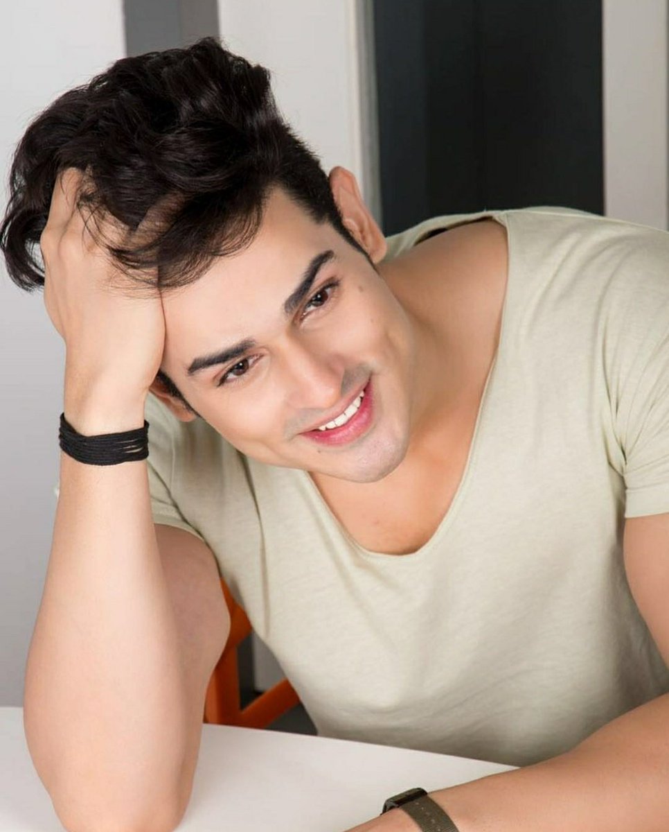 Srishti_J97's tweet photo. Student if the year 2: Bigg Boss 11 contestant Priyank Sharama may be cast in sequel https://t.co/AzGdA8KwhN