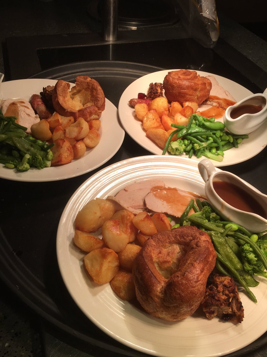 D1ldobaggings's tweet photo. An we are off 1st table to have festive turkey 3 course go India amazing 🤜🤛 @SteveAdamsTT @sandra1910 @StuartElkins3 @StaplesClaire @MrsHCooke @HayleyHeard21 @BenHBTT https://t.co/YTh9ry97vO
