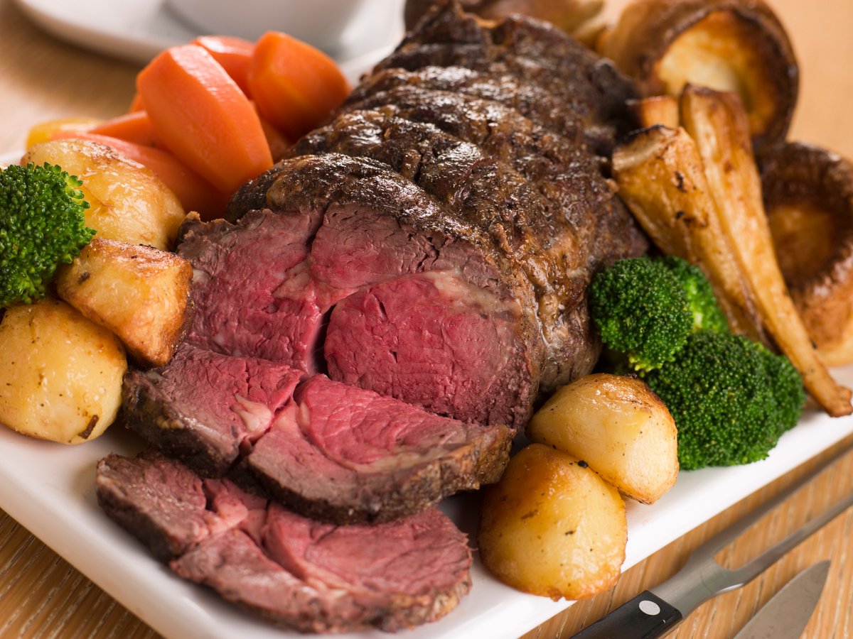 DevonLife's tweet photo. We know getting your Sunday roast right is incredibly important and these 12 places in #Devon will deliver precisely what you're craving 🍽️🍖#devonhour >>>>>>>https://t.co/Rn0bOxXeAx https://t.co/v5fjnUfwwY