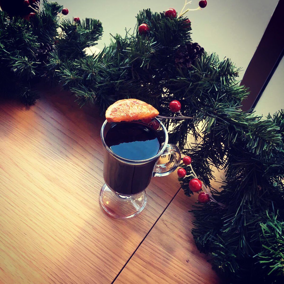 It’s beginning to smell a lot like Christmas here at Forum! Warm spiced mulled wine, anyone?! Yes please! 🎄

Drink in or takeaway, perfect winter warmer. 🍊 #mulledwine
