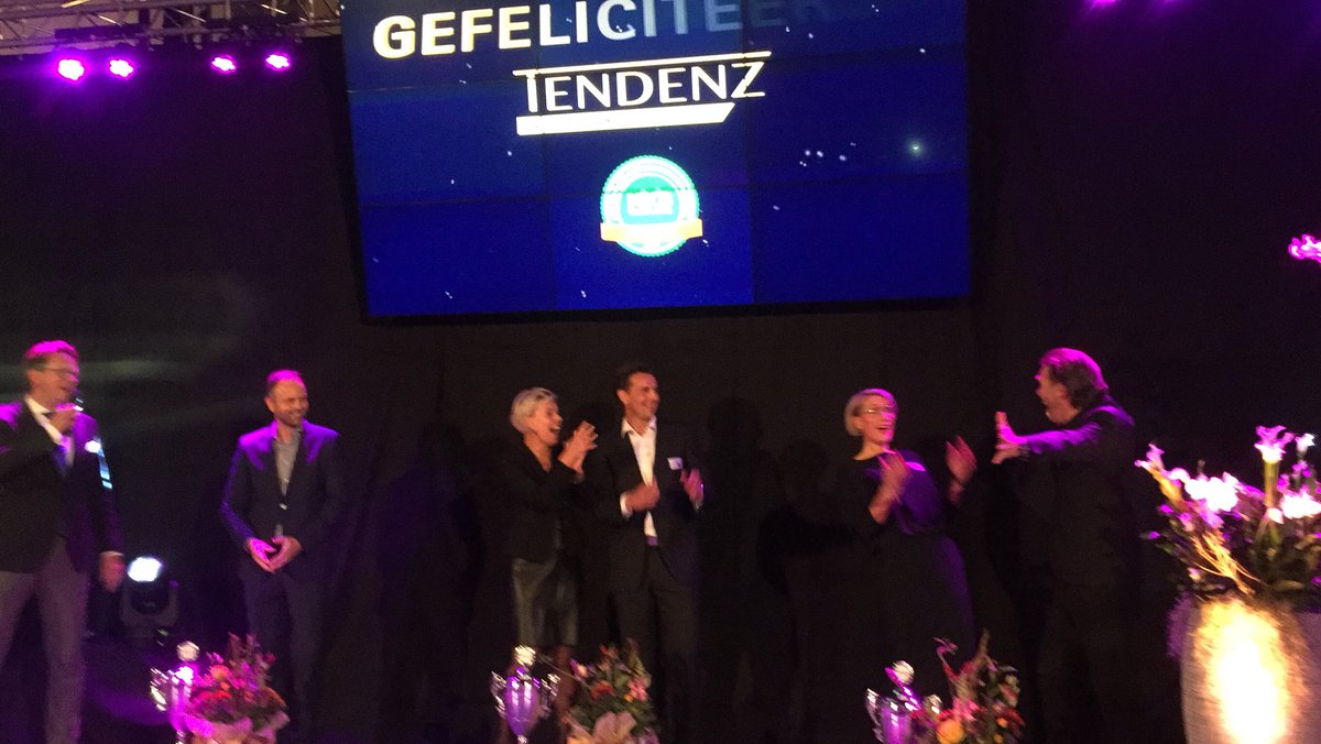 mkbwestland's tweet photo. De winnaar van de MKB @Westlandpartner ondernemersprijs is: @Tendenzkappers https://t.co/jmWsjS1Juf