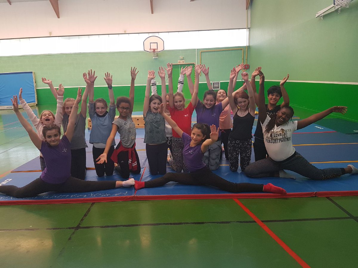 As_GDNCaen's tweet photo. Tournoi de #futsal au gymnase de la Guérinière de #Caen , entraînement de #gymnastique et  d'#escalade.
C'est ça les mercredis de l'#UNSS  au collège Guillaume de Normandie de #Caen  !!!
#mixité #plaisir @UNSS_CAEN @UNSSCalvados @CaenOfficiel https://t.co/CZCPGb3Yy6