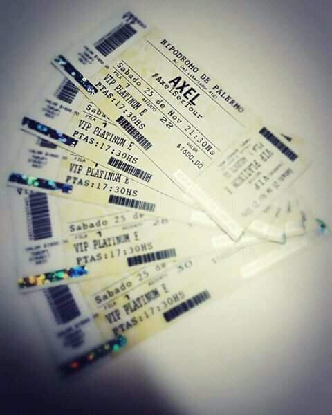 Romy_Rios's tweet photo. Siempre con vos @AxelOficial  ❤ nos vemos el 25! #axelenelhipodromo . @solo_ella @DeniseAxel @AntooWitteveen @MaaguGaitan https://t.co/sOXj9RuXAE