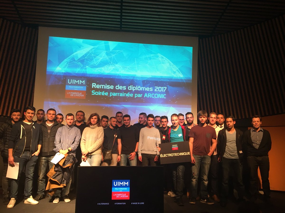 PF_LDA's tweet photo. Félicitations aux diplômés de la filière #électrotechnique bac pro #eleec #bts et licence électromécanique #madeinloire #formation #industrie https://t.co/0ODDg2nnxf