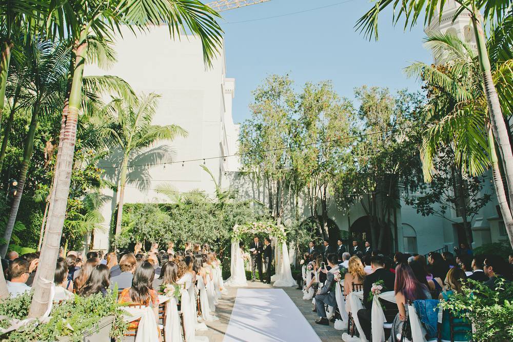 VibianaEvents's tweet photo. Jenny &amp; Tuan say I Do in Vibiana’s courtyard. (Venue: @Vibianaevents / Planning: @modernlaweddings / Entertainment: #TMMPRO / Decor and Floral:@lotusandlilyfloral / Photography: @myonelove) https://t.co/wNiAAAH1xQ