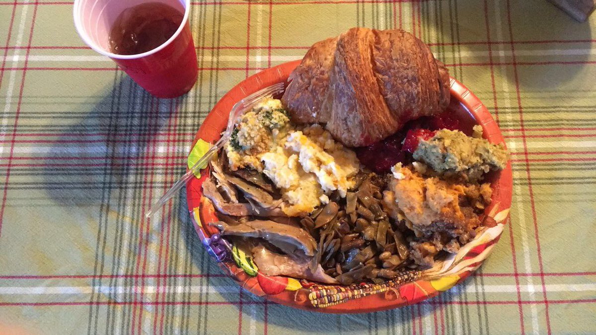 Kassi_Metcalfe's tweet photo. Happy Thanksgiving!! #PlateNumberOne @JasonCollins23 @lkirbyyy @Kalli_Metcalfe https://t.co/KtAJCUgKbw