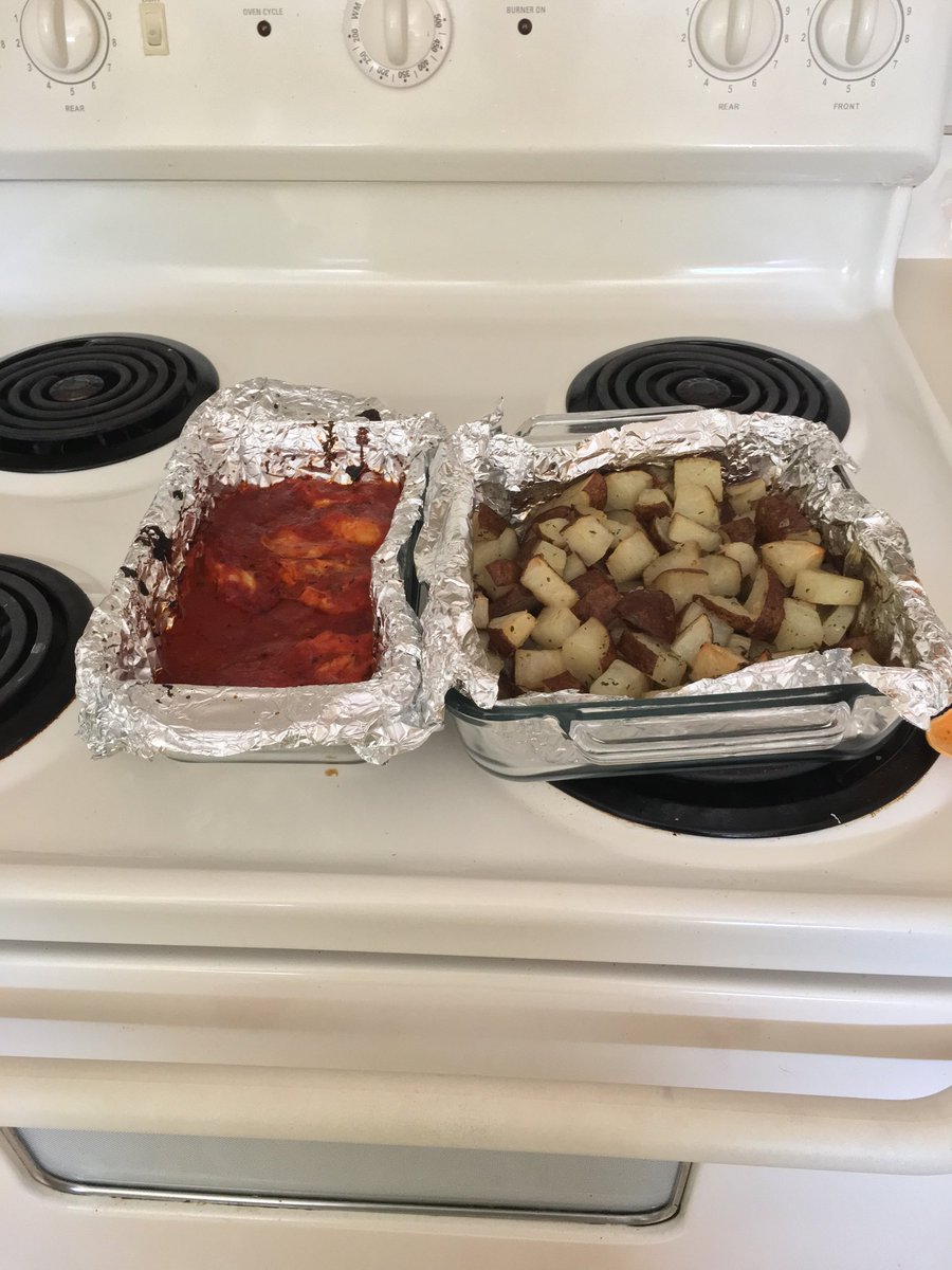 usermattg's tweet photo. Happy Thanksgiving everyone! I hope you take time to be thankful! P.S. This is my Thanksgiving meal https://t.co/f1xNfdcbjy