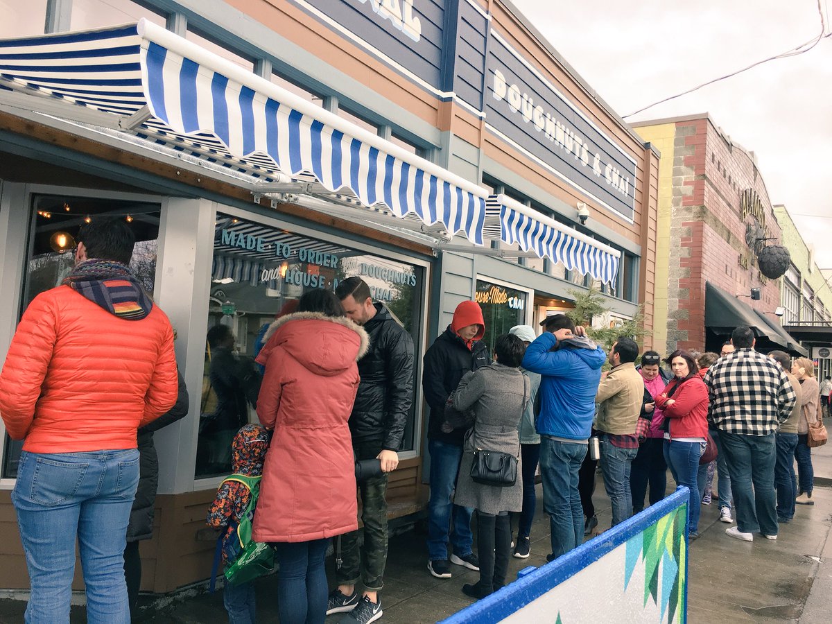 PipsOriginal's tweet photo. Happy Thanksgiving! We are grateful for our overwhelmingly local support and the #pipsarmy We proud to be your local mom & pop. You’ll never find us in another state. https://t.co/A7YXjB4VAe