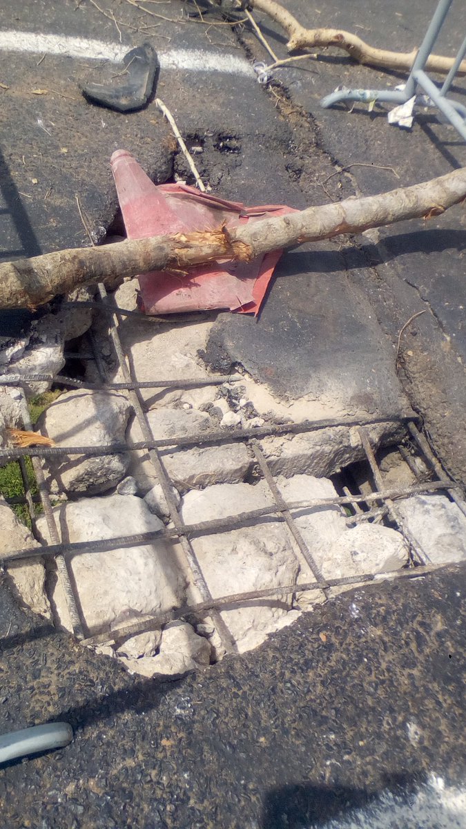 AdjeiEmmanuelJ4's tweet photo. #Buipe bridge. The current state of the bridge. https://t.co/5PWmlRWV7N