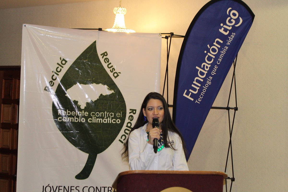 TigoHn's tweet photo. #FundaciónTigoHN se une a @JCCG_HN para llevar a cabo nuestra tercera jornada #ReforestandoConTigo, para restaurar 80 hectáreas afectadas por plaga del gorgojo en la Tigra así como otros proyectos. #PorUnaHondurasVerde 🌲🌏🇭🇳 https://t.co/XO1fDuldOl