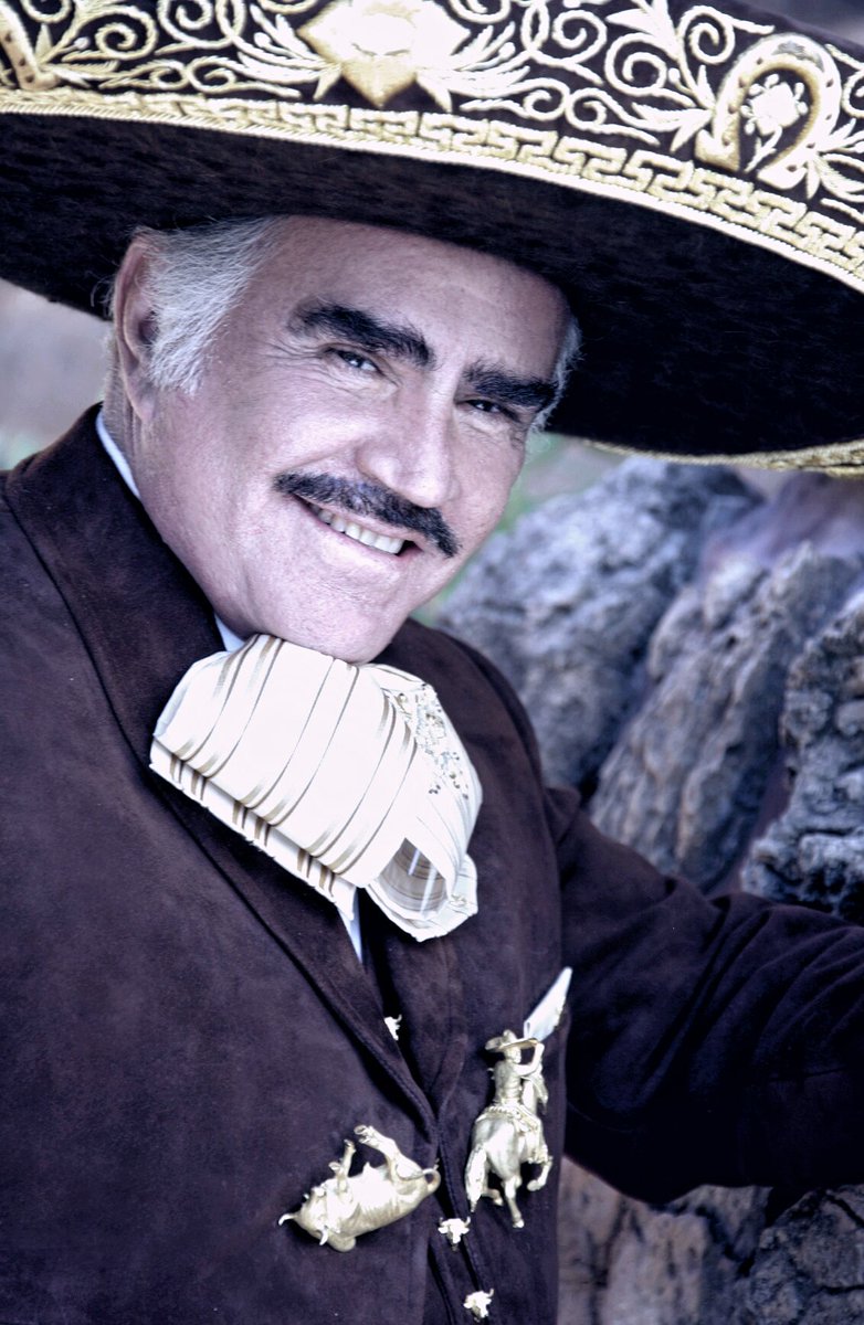 UniverHollywood's tweet photo. Foto;
#VicenteFernandez;
@_VicenteFdez ;
#MiQueridoViejo;
#Acorralado;
#ComoMexicoNoHayDos;
#MatarOMorir;
#ElMacho;
#ElEmbustero
#ElCuatrero https://t.co/luv3tCO0Ep