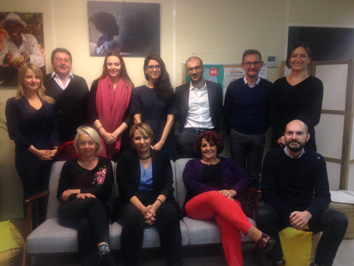 CollecEquitable's tweet photo. Le Jury Territoires de #commerceéquitable autour de la Présidente Dounia Besson a étudié les candidatures de 13 collectivités @ReseauRTES @Comite21 @ademe @CitesUniesFR @WECF_FR #OBSAR @MaxHavelaarFr @FAIRequitable @ArtisansDuMonde #ESS #RSE https://t.co/cXx7DOgdng