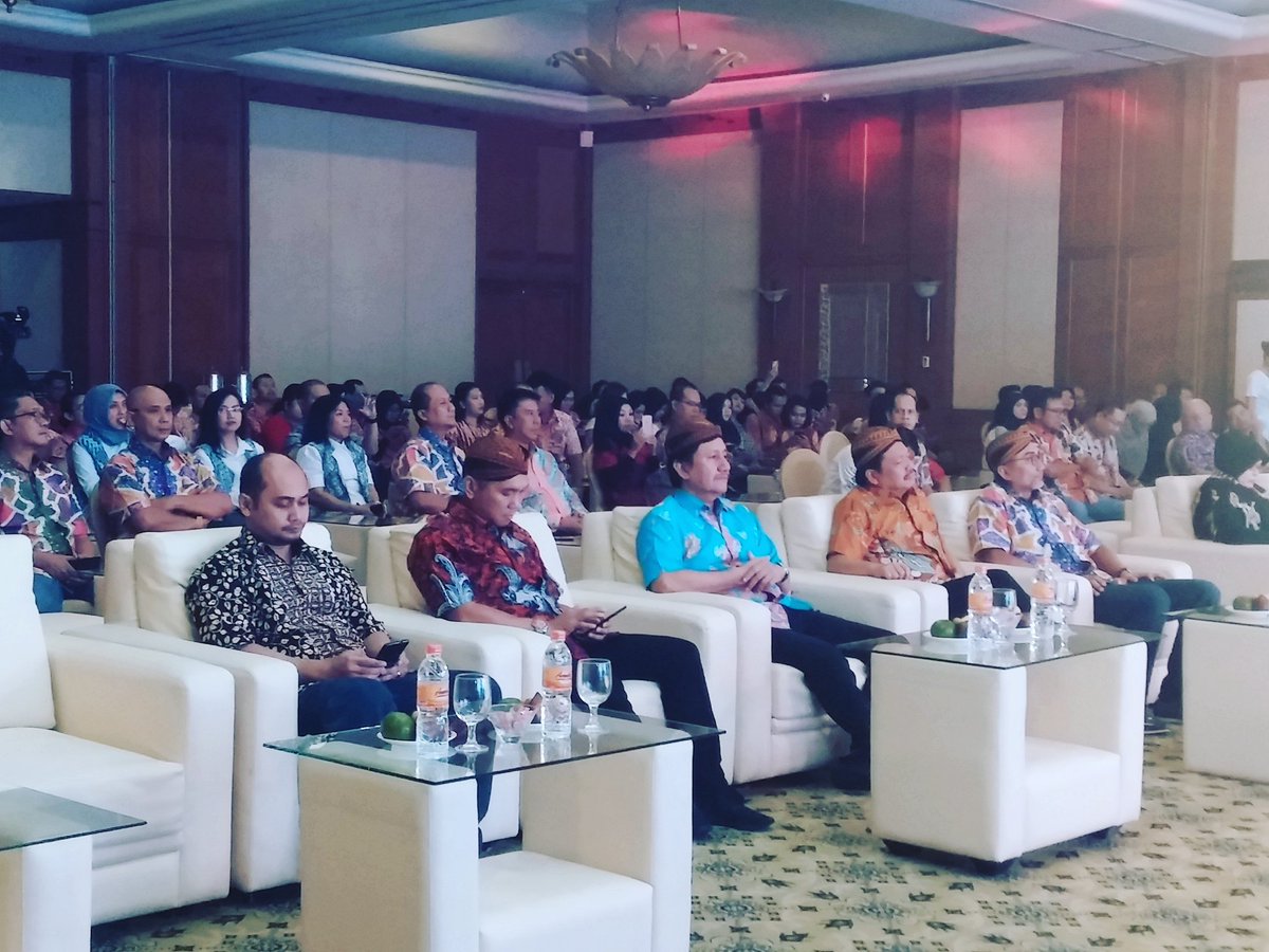 BestCSAwards's tweet photo. Tamu istimewa di #bestcsawards2017 https://t.co/Xfpa8egOlA