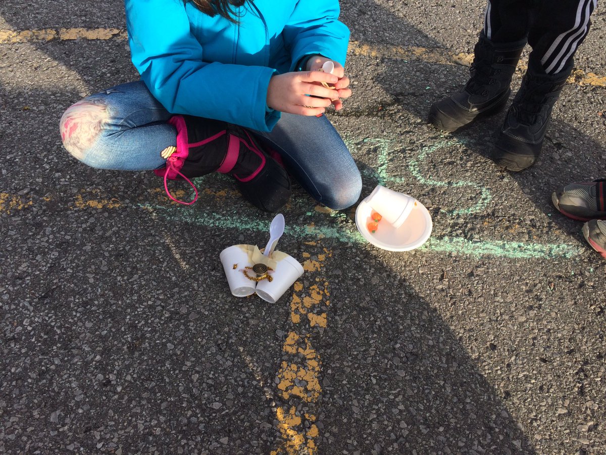 QueensvilleLC1's tweet photo. Grade 3/4 Ss creating pumpkin catapults using the Physics of stored energy. Springs? Cords? Rubber bands? Testing, problem solving and retesting. How far can Ss launch their pumpkin? @QueensvillePS https://t.co/mAX7VdWHvU