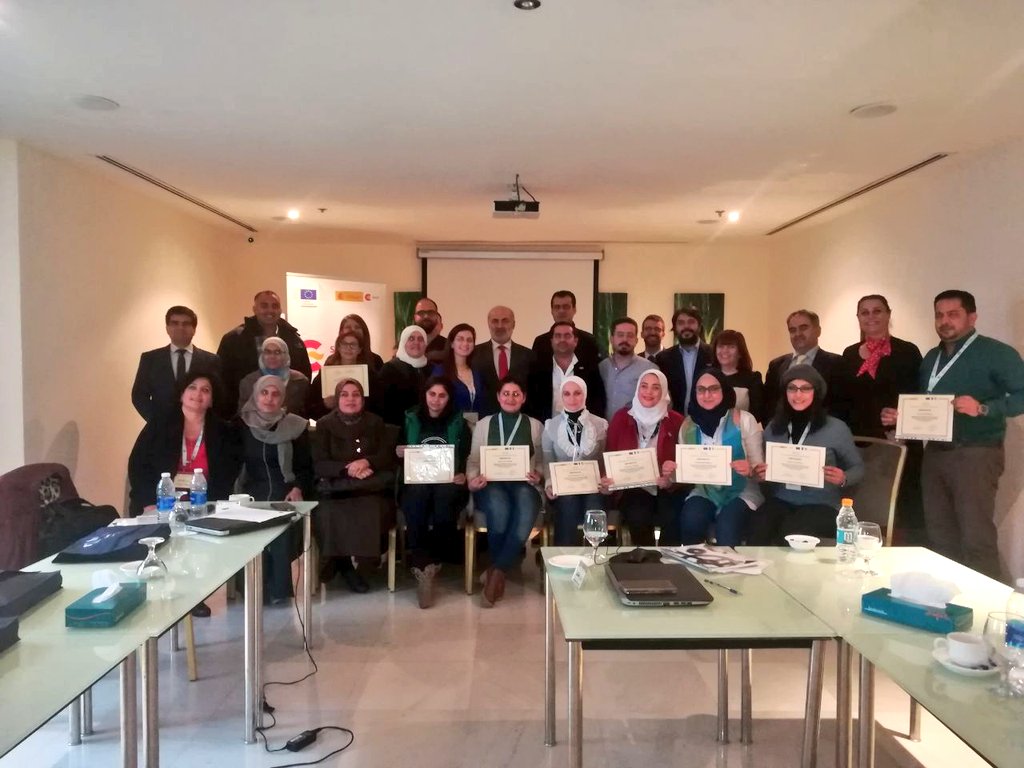 VOrtCam's tweet photo. Preparándose para la #Paz en #Siria ; la Sociedad Civil trabaja en el marco del Programa #TAHDIR de la @CooperacionESP y @eu_eeas con apoyo de la @uniofjordan y su Centro de Estudios Estratégico #SyriaCrisis @EmbEspJordania @EUinSyria @AECID_es https://t.co/9HTqZwIrlb