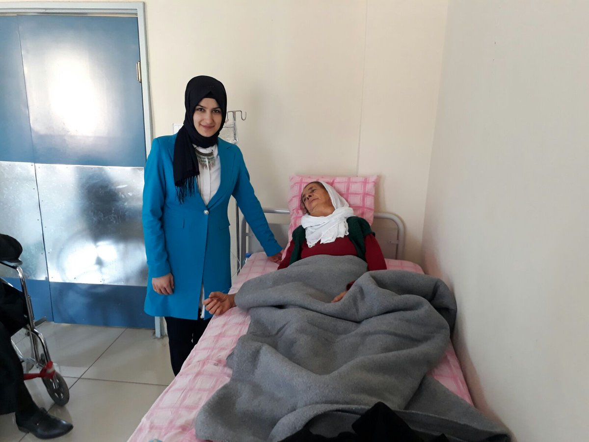 Kırsal mahallemizde ikamet eden yaşlı teyzemiz sağlık problemlerinden ve imkanlarının kısıtlı olmasından dolayı tedavisi için ilimizdeki hastaneye gidemiyordu.Vatandaşımıza bu konuda yardımcı olup tedavisi boyunca ona refakatçi olduk. #Ömerlimasa hep #yanıbasınızda